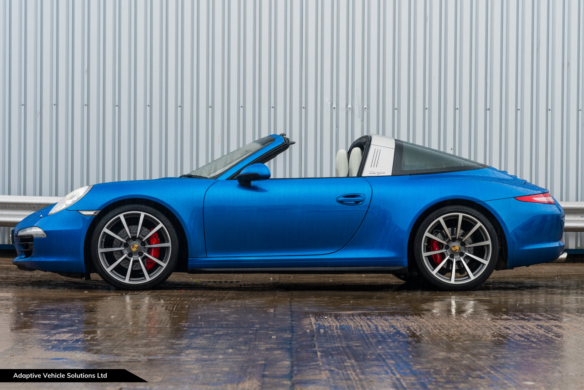 2014 Porsche 911 991 Targa 4S Sapphire Blue near side view