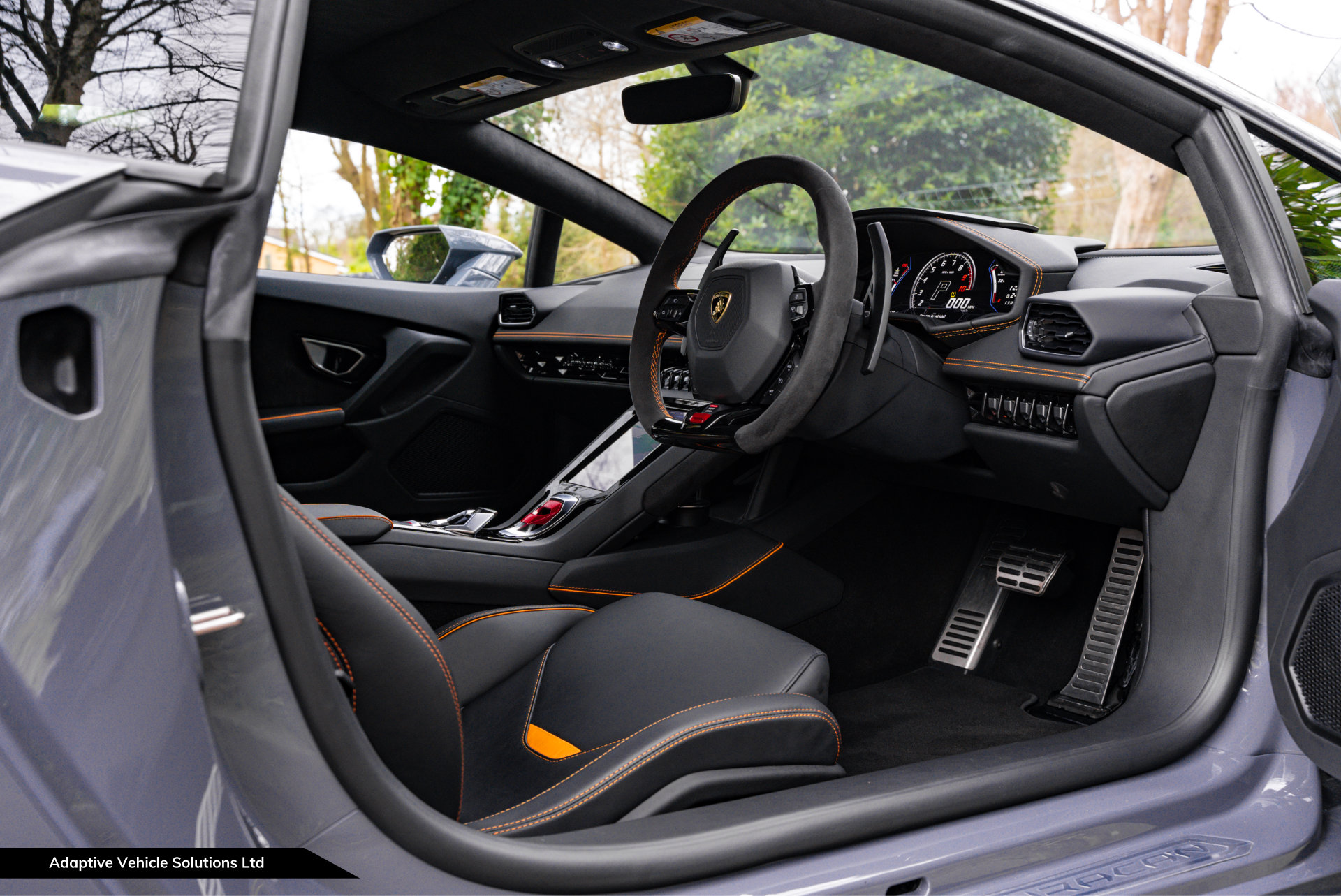 2020 Lamborghini Huracan Evo Coupe Grigio Telesto drivers side interior view