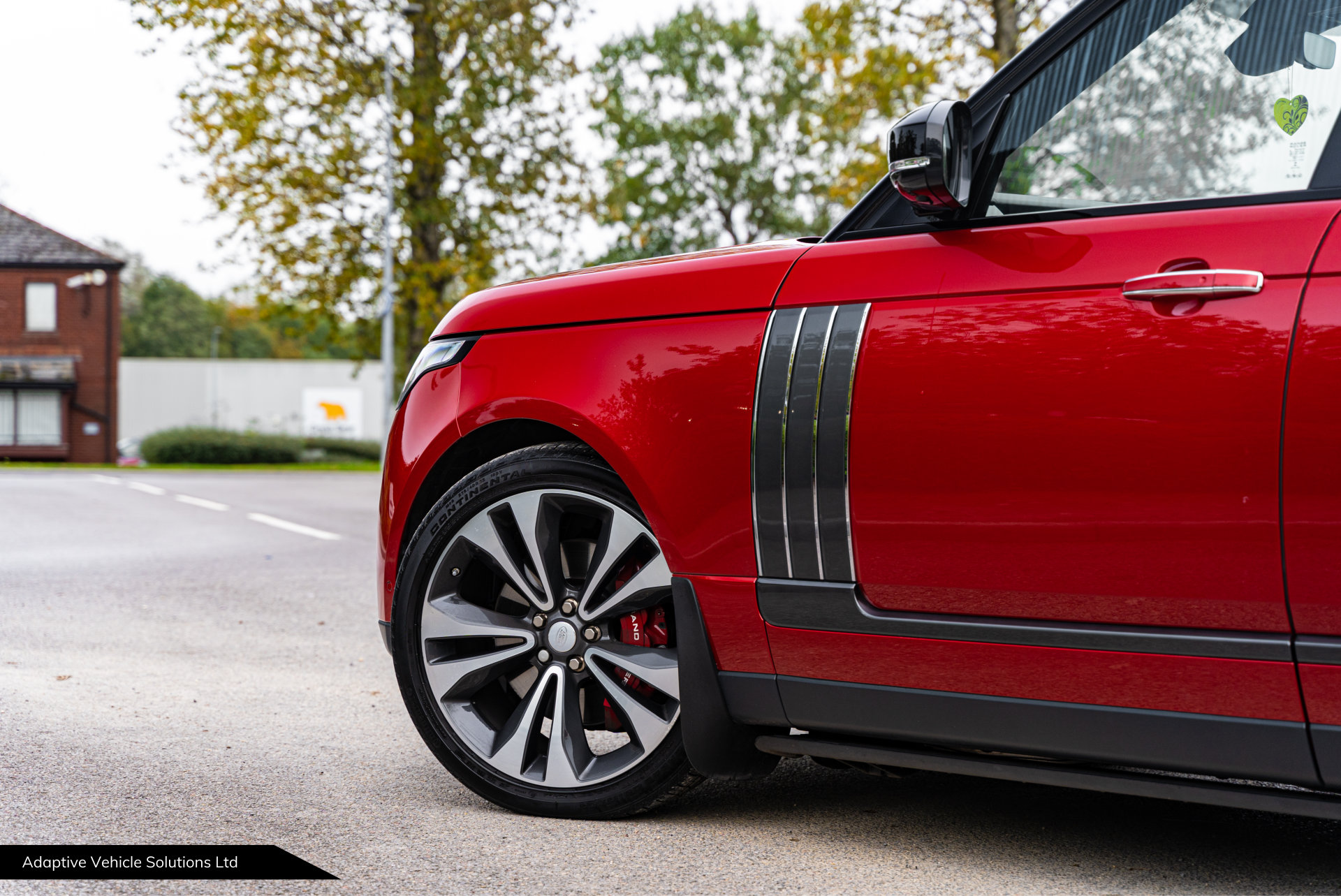 2019 Range Rover SVAutobiography near side front wheel