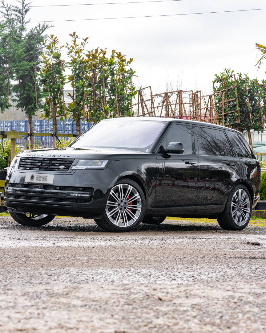 Range Rover portrait exterior