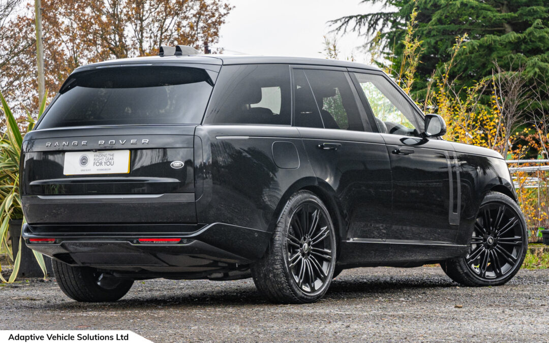 Perfect Range Rover D300 HSE Specification