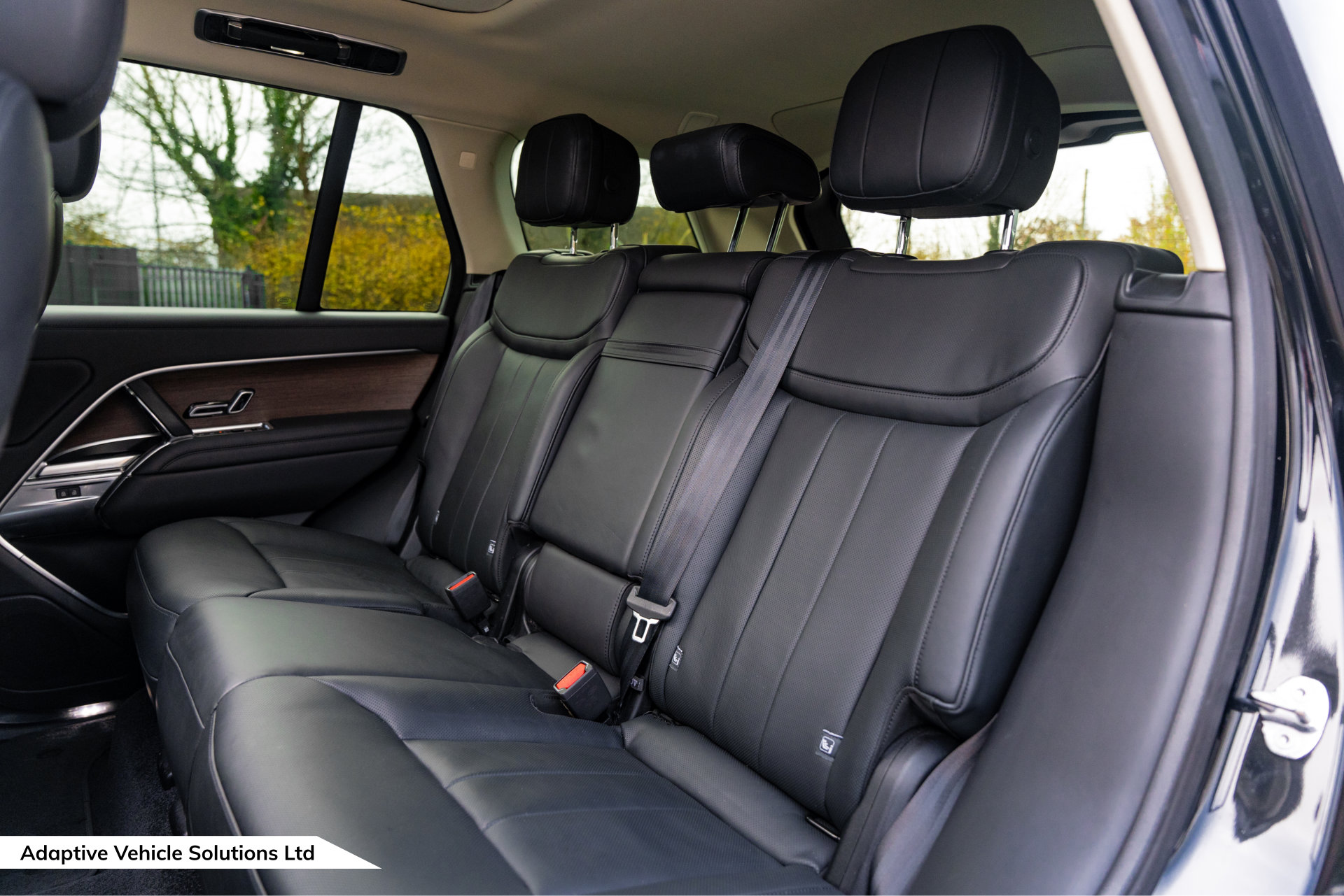 2022 Range Rover D300 HSE Santorini Black rear bench seat