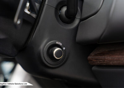 2022 Range Rover D300 HSE Santorini Black electrically adjustable steering column