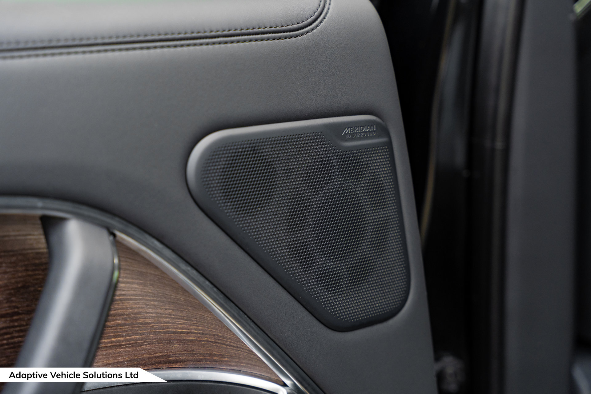 2022 Range Rover D300 HSE Santorini Black meridian speaker door card rear
