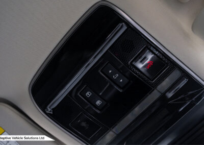 2022 Range Rover D300 HSE Santorini Black sliding panoramic sunroof controls