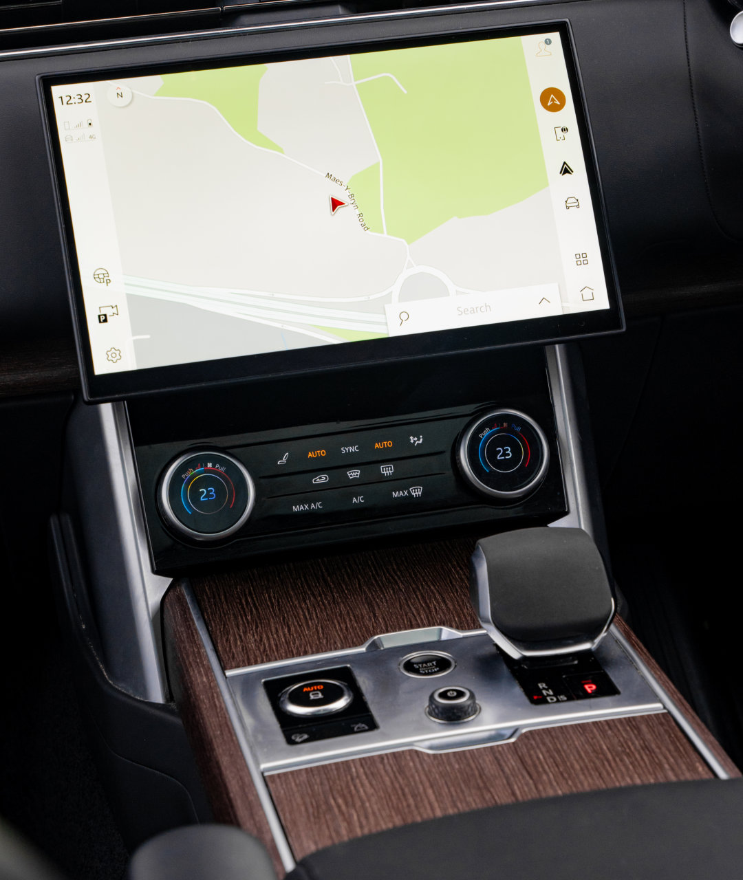 2022 Range Rover D300 HSE Santorini Black vertical centre control infotainment system