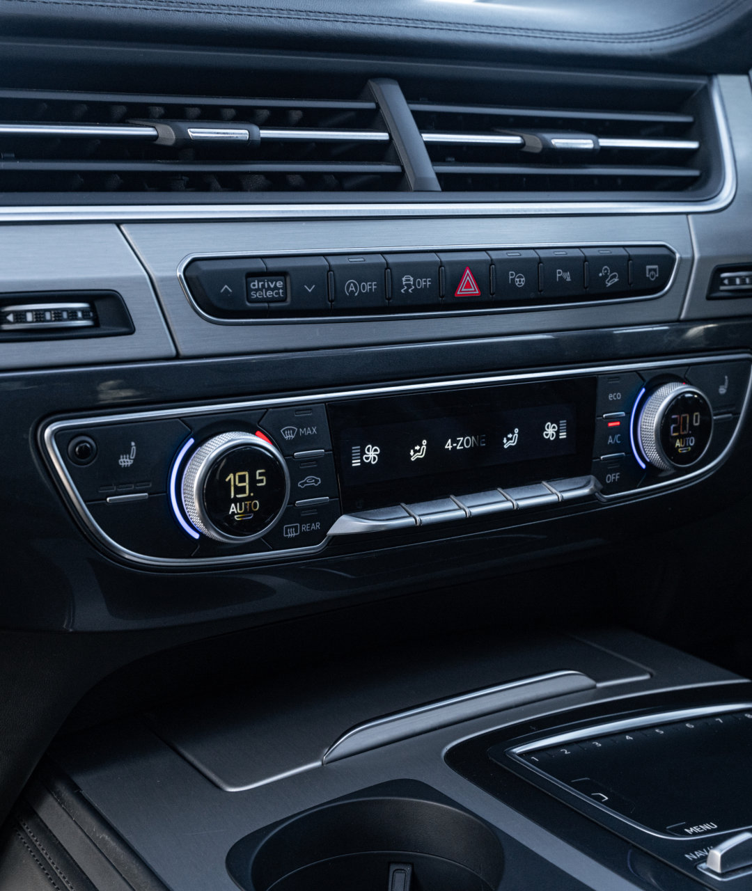 2019 Audi Q7 Vorsprung White portrait dashboard controls