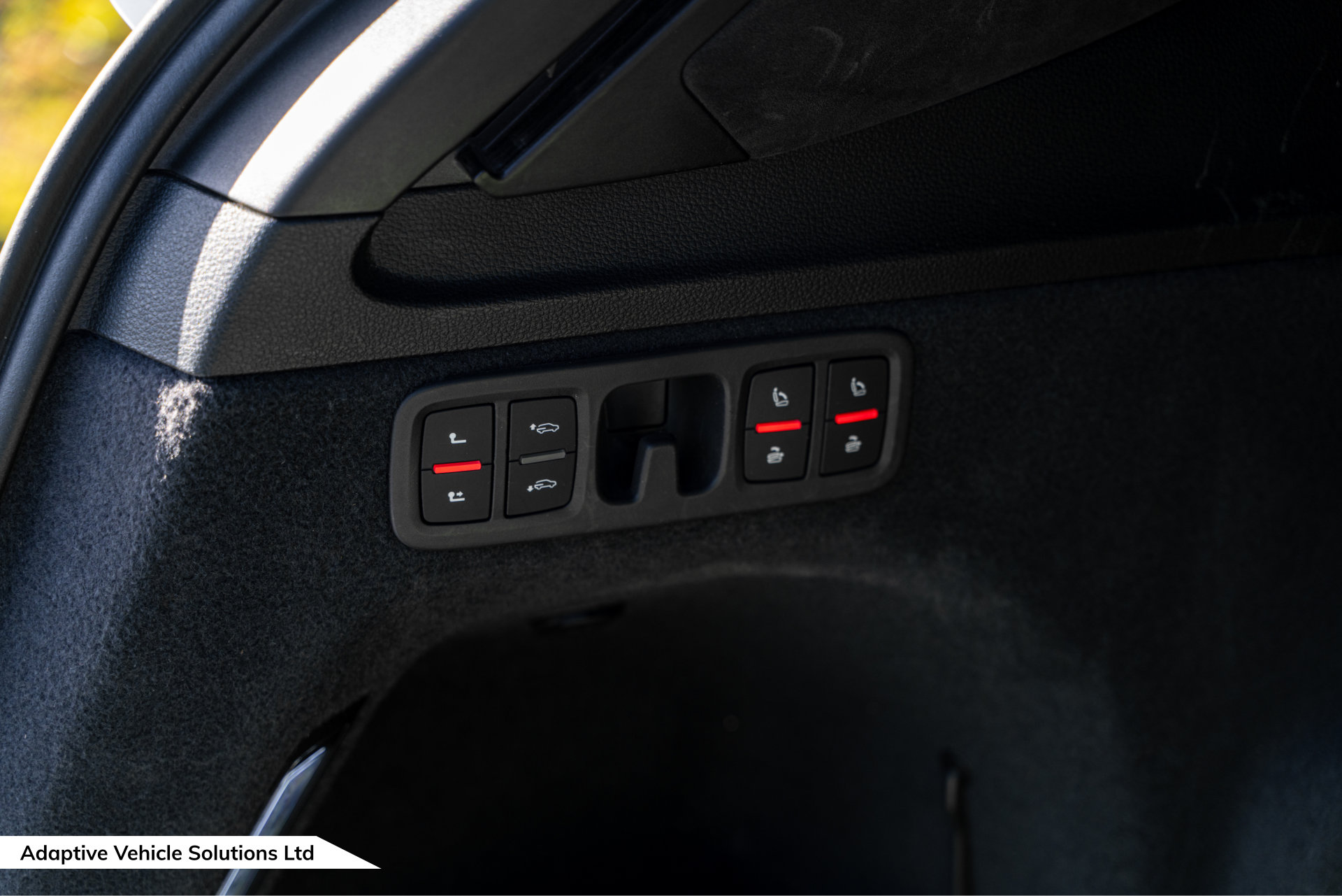 2019 Audi Q7 Vorsprung White rear controls
