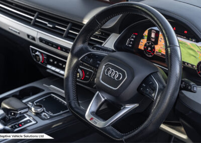 2019 Audi Q7 Vorsprung White steering wheel