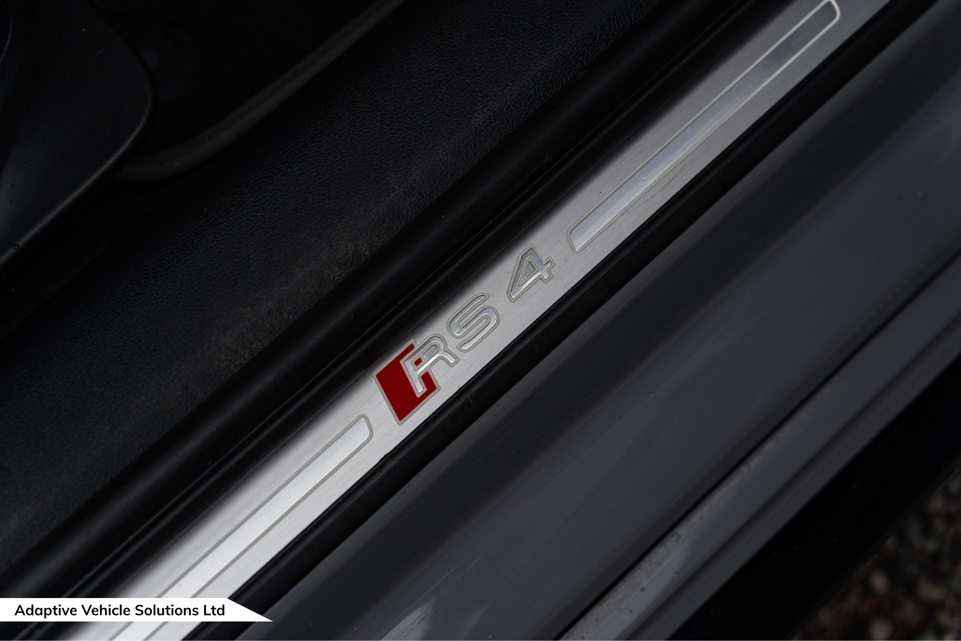 2019 Audi RS4 Avant Sport Edition Nardo Grey illuminated tread plates
