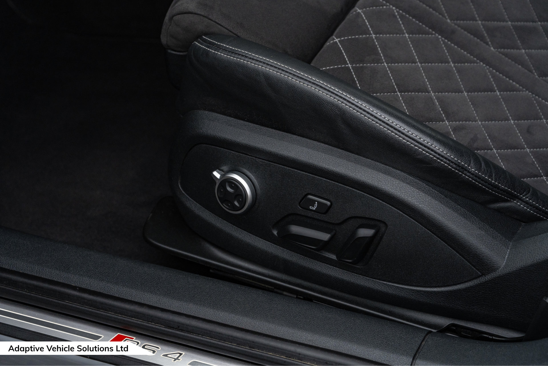 2019 Audi RS4 Avant Sport Edition Nardo Grey passenger seat controls