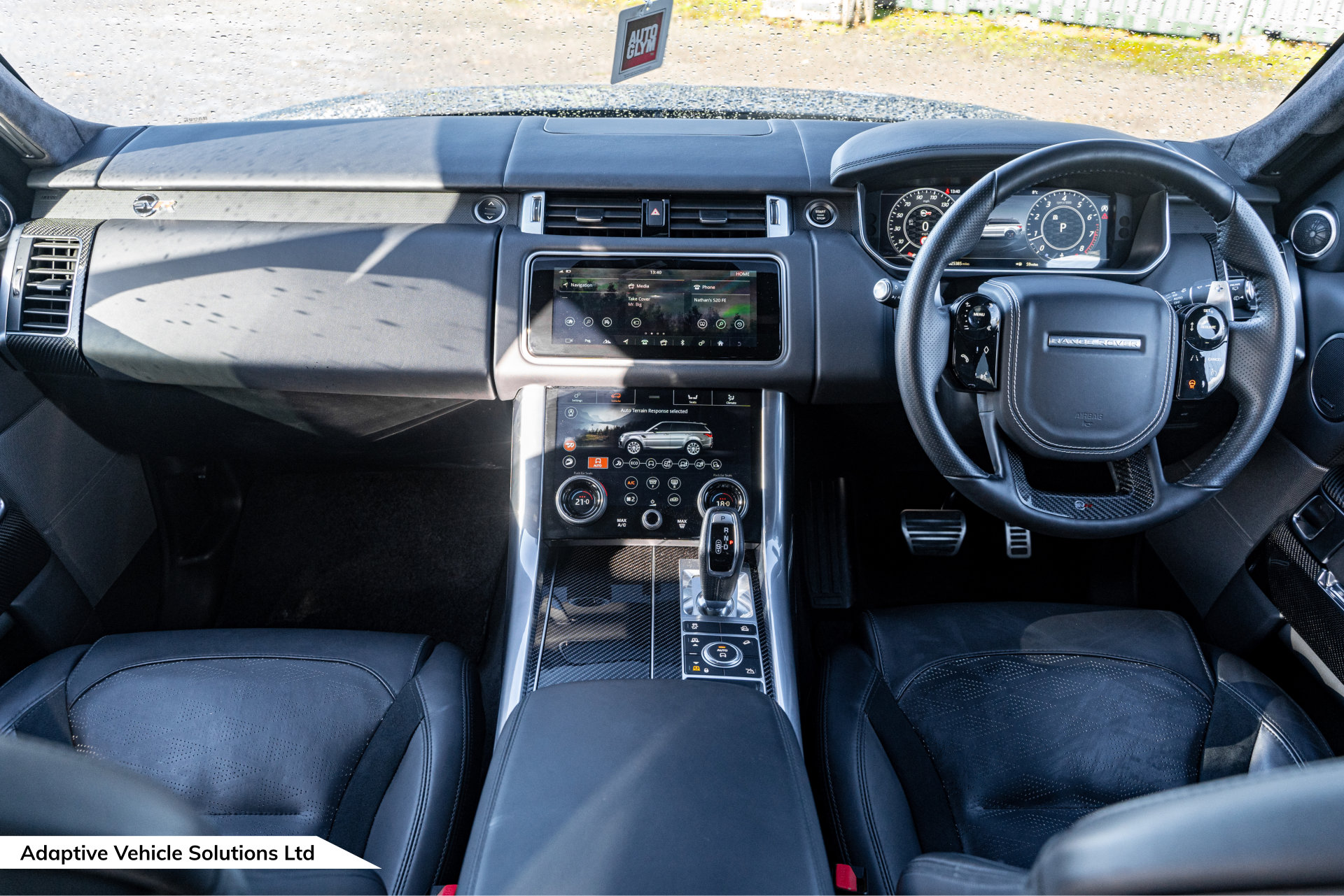 2021 71 Range Rover Sport SVR P575 British Racing Green front interior wide view