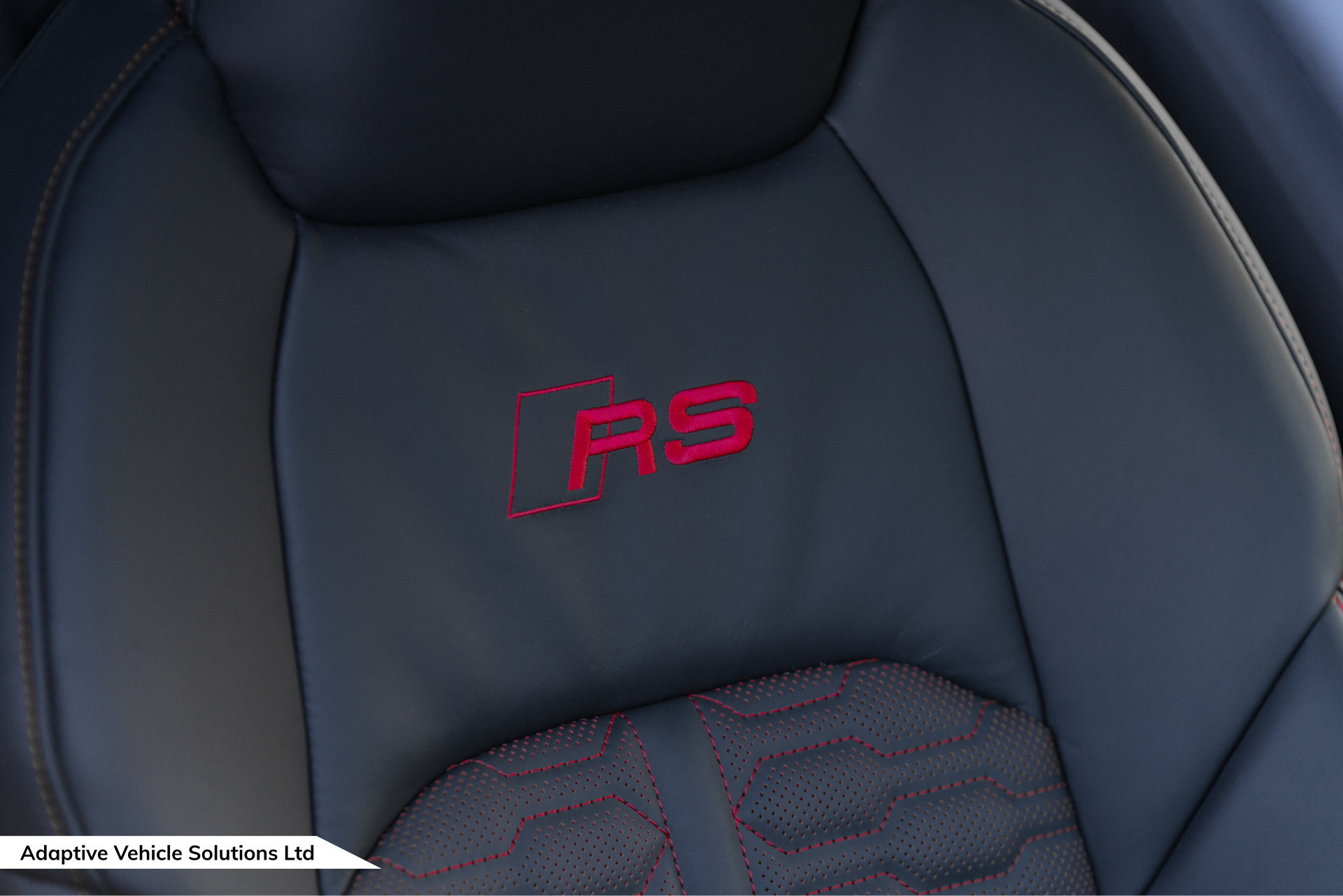 2023 73 Audi RS6 Perf Carbon Vorsprung Towbar interior design pack plus - red