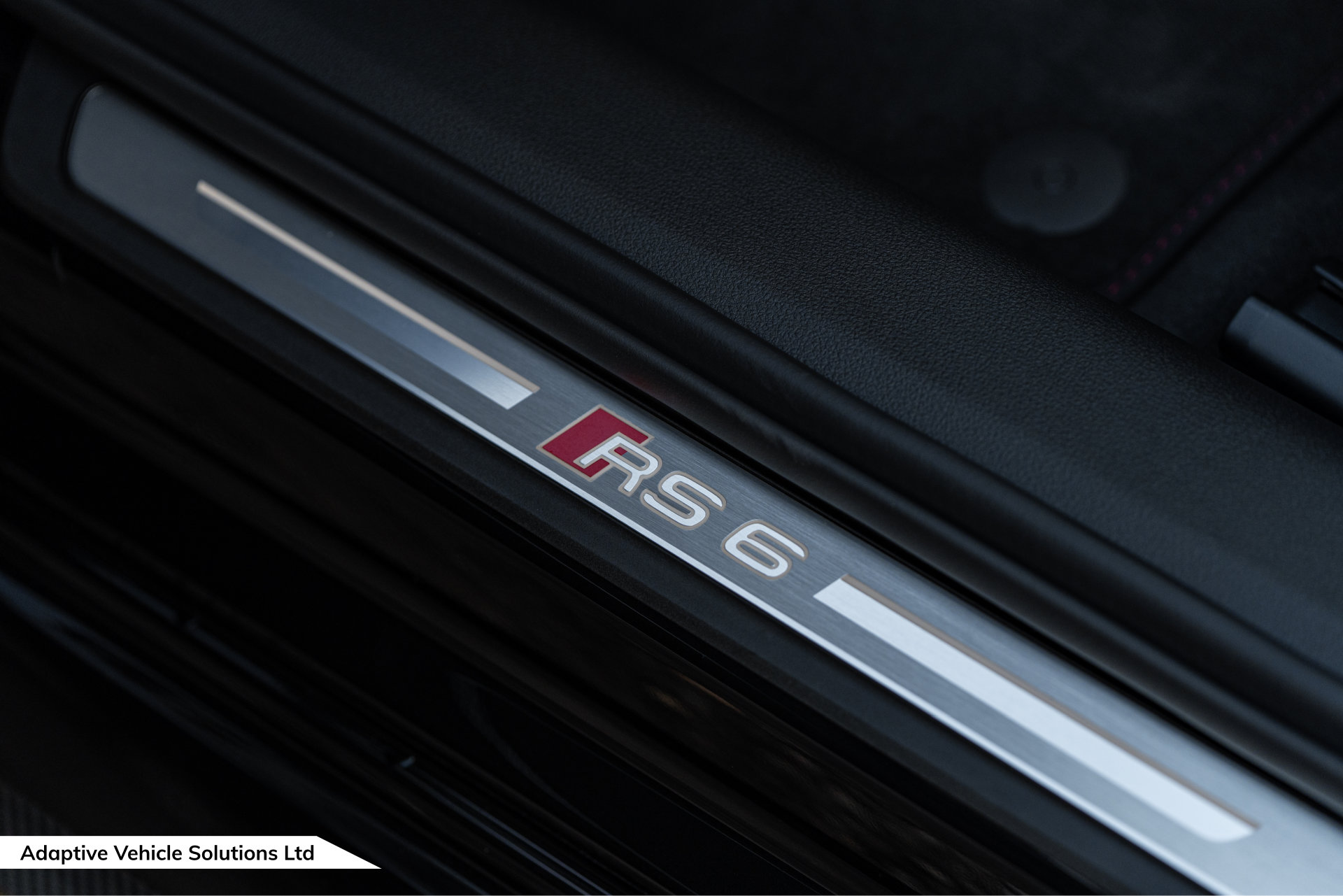 2023 73 Audi RS6 Perf Carbon Vorsprung Towbar illuminated tread plates