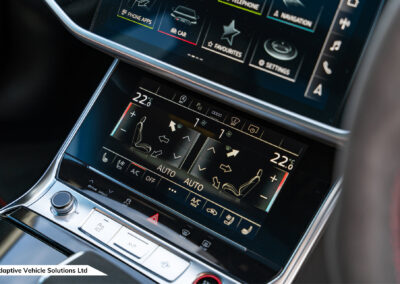 2023 73 Audi RS6 Performance Carbon Vorsprung Daytona Grey climate controls