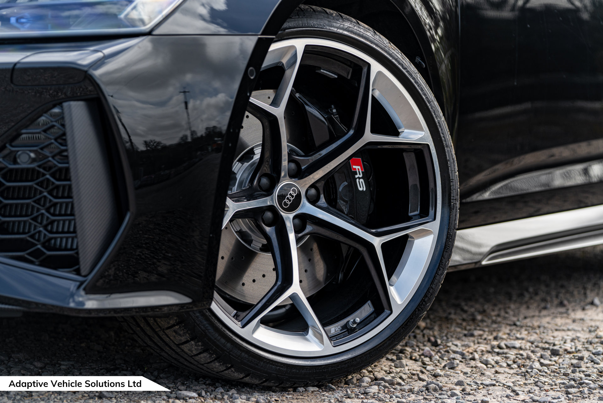 2024 Audi RS6 Performance Carbon Vorsprung Towbar Mythos Black black brake calipers