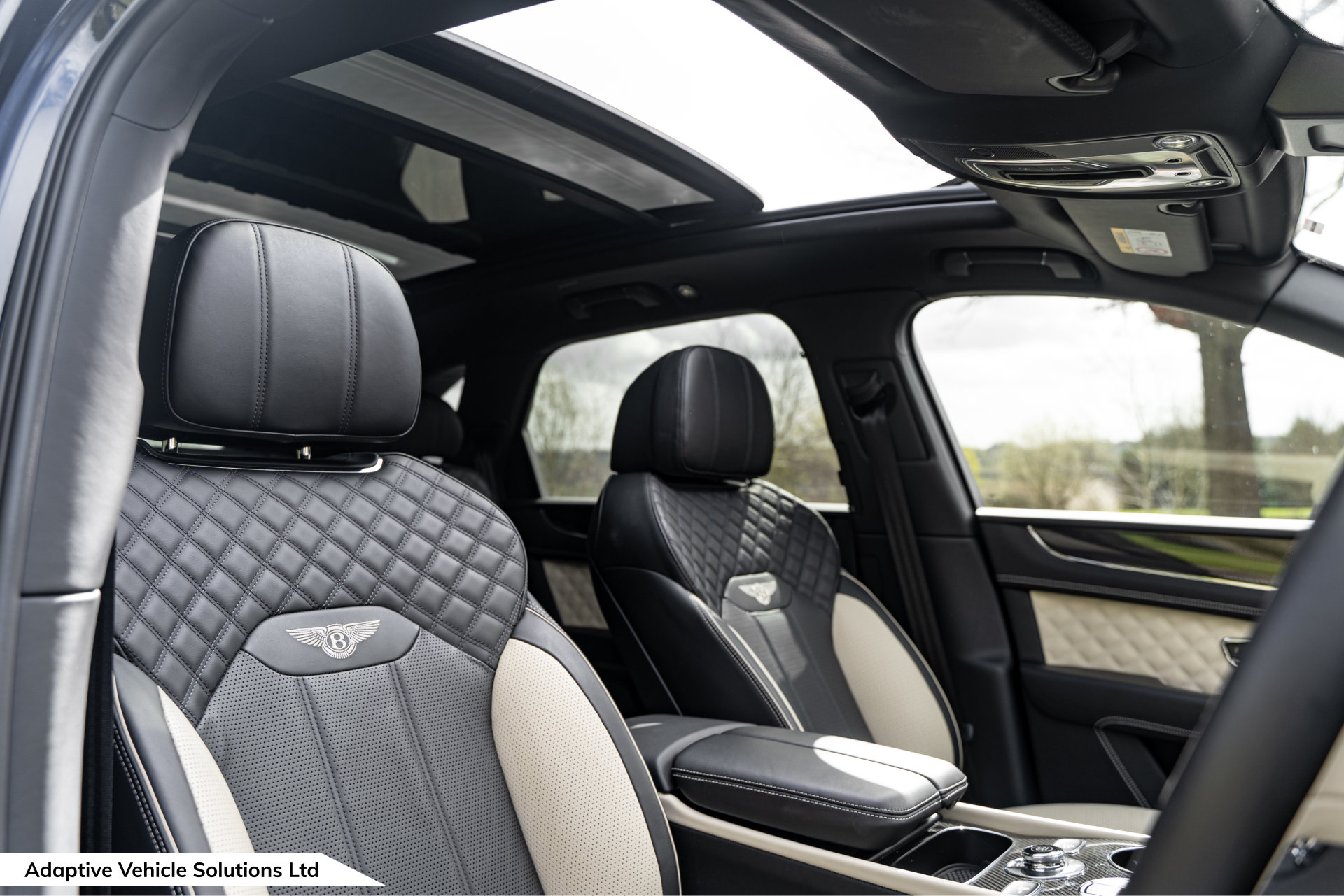 2022 Bentley Bentayga S Black driver side seat