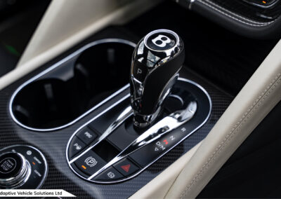 2022 Bentley Bentayga S Black gear lever