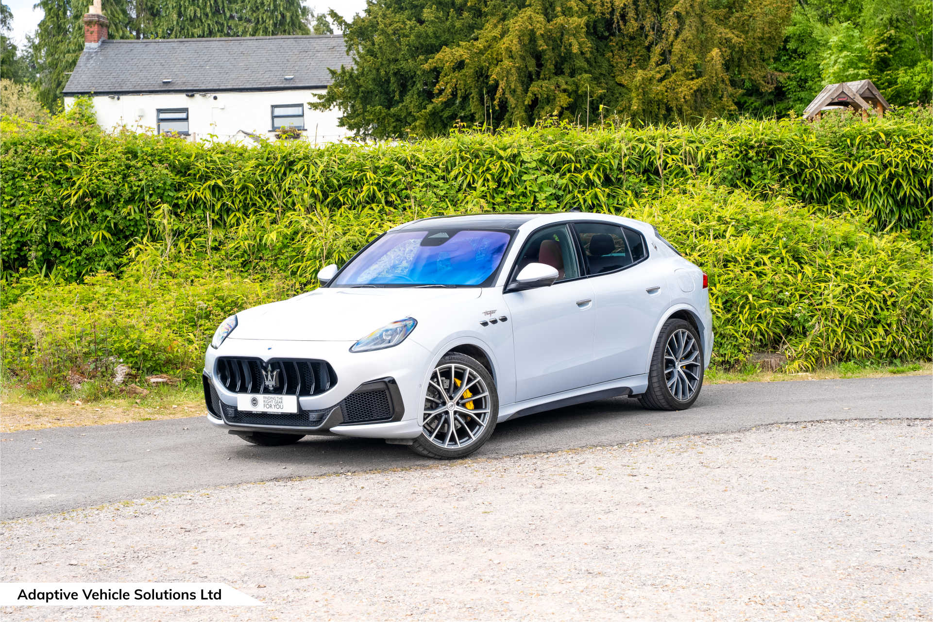 2023-23 Maserati Grecale Trofeo Bianco Astro 07 Header 2023 Maserati Grecale Trofeo White near side